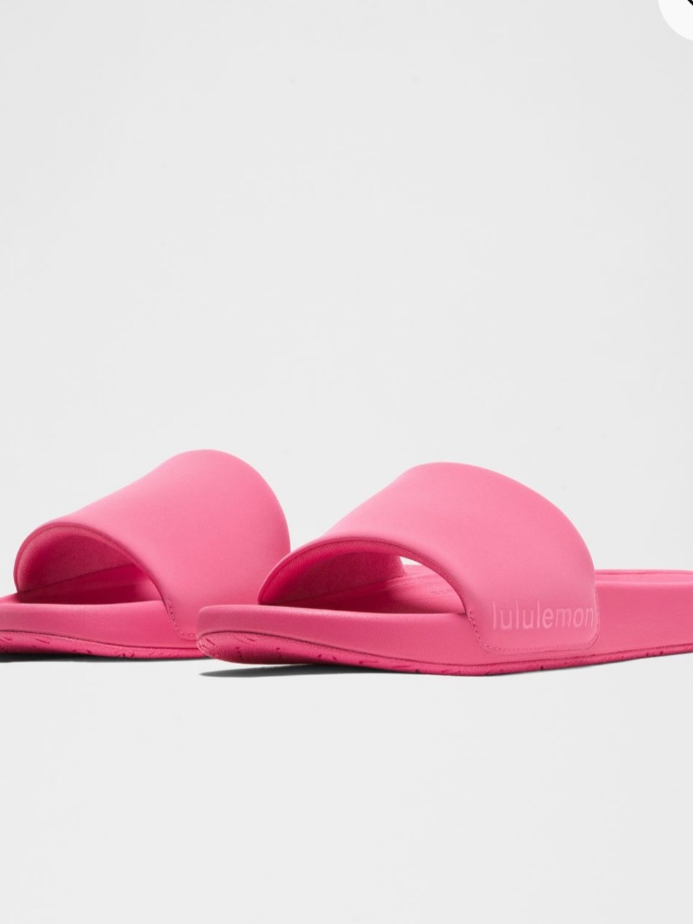 Brand NEW Lululemon Women’s Restfeel Slides in Racer Pink